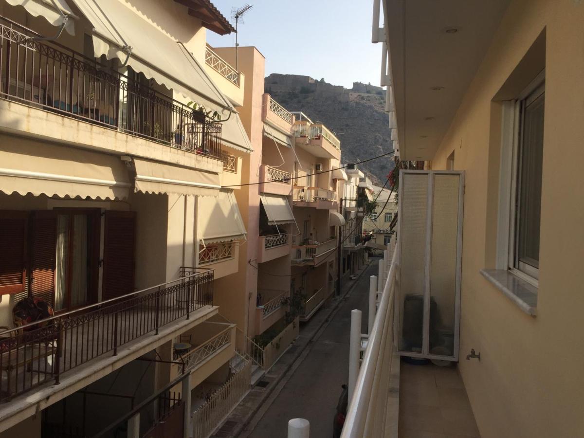 Open Concept 1 Bedroom Apartment นาฟปลิโอ ภายนอก รูปภาพ
